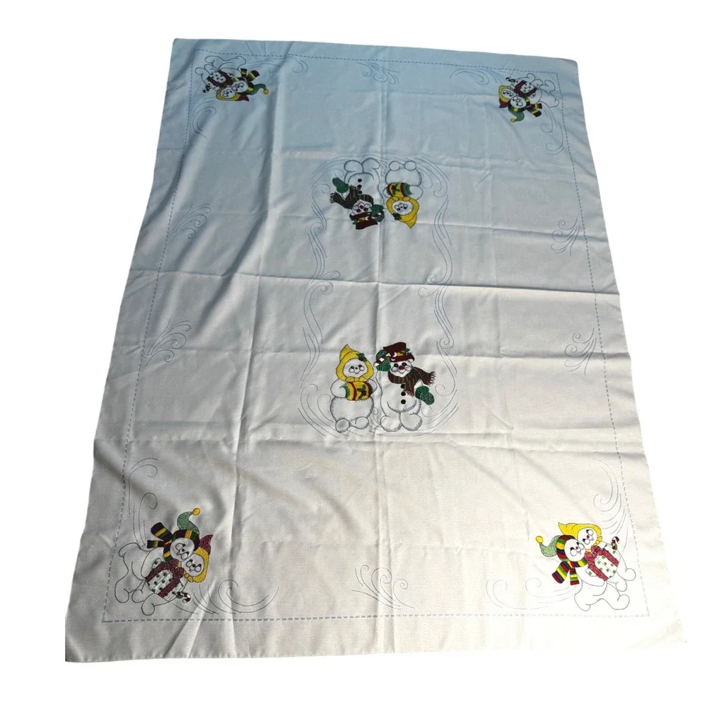 Unbranded Tablecloth Unisex 48x72 White Excellent Embroidered‎ Snowman Winter